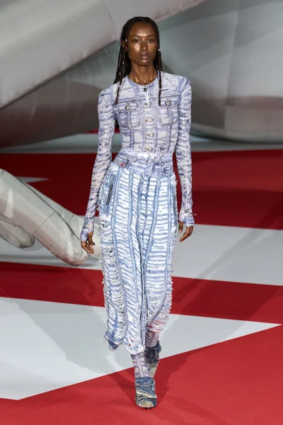 Look 16